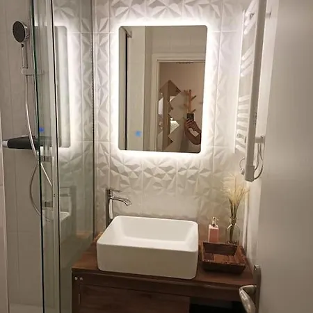 Appartement, Nation, 1mn A Pied Du Metro 1,2,6,9 Et Rer A, 2-6p,2br- 2 Toilet-1wc * Paris